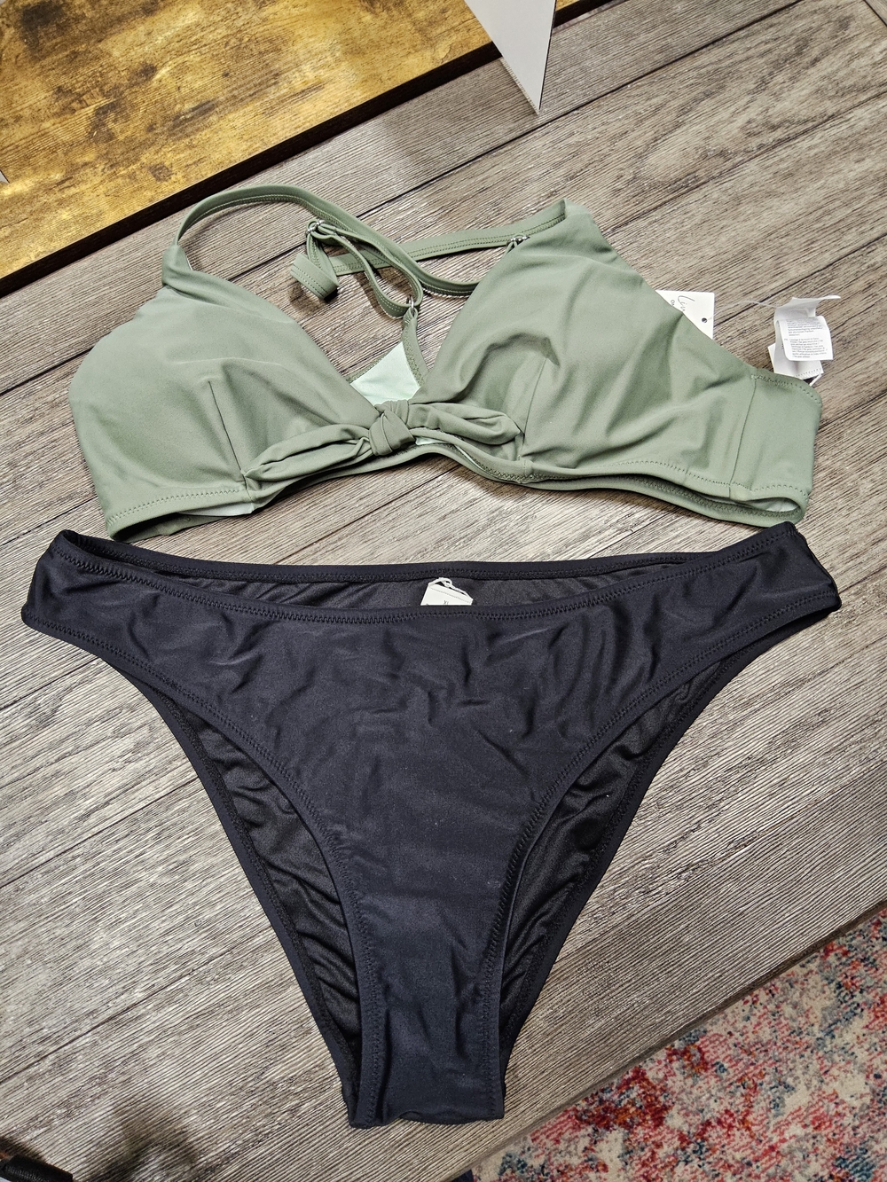 NWOT Size XL Cupshe Olive Green Knot-Front Bikini Top with Black Bottoms